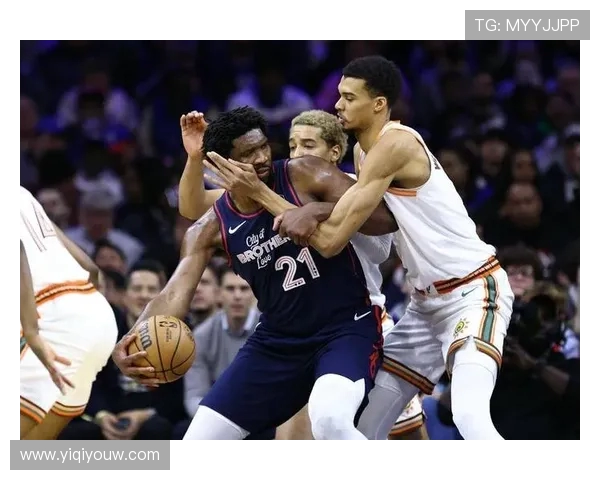 科比与恩比德的传奇对决：不同时代的篮球巨星如何影响比赛风格与球迷心态