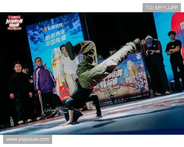 重庆街舞队与西安街舞队精彩对决赛后分析力量与技巧的较量 重庆街舞队与西安街舞队精彩对决赛后分析力量与技巧的较量